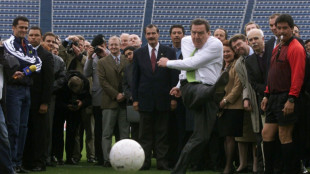 Ukraine: Schröder perd son statut de membre honoraire de la fédération allemande de foot