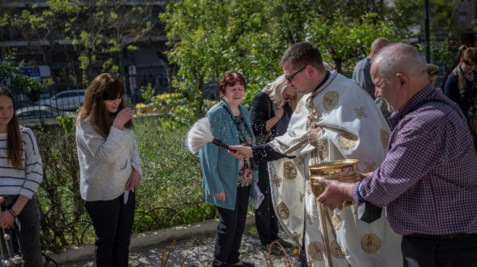 A Ath&egrave;nes, les r&eacute;fugi&eacute;s ukrainiens c&eacute;l&egrave;brent P&acirc;ques orthodoxe