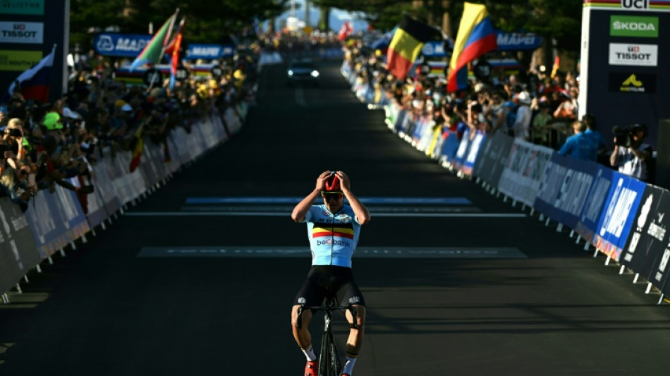 Mondiaux de cyclisme: irr&eacute;sistible, le Belge Evenepoel sacr&eacute; devant Laporte