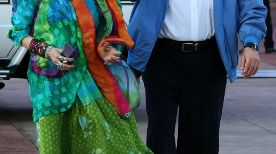 Ortega lan&ccedil;a reforma para controle total do poder na Nicar&aacute;gua ao lado da esposa