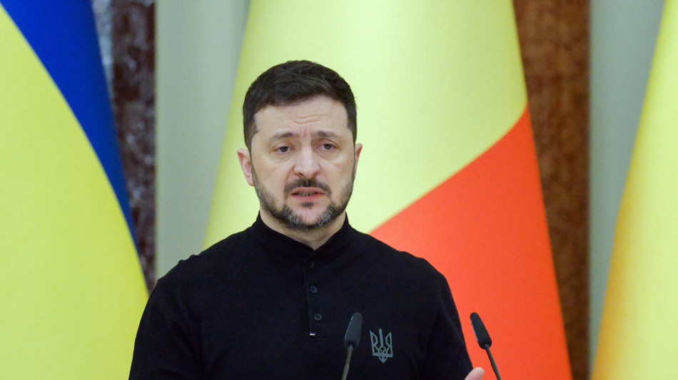 Zelensky, tutti i posti colpiti dai russi sono civili