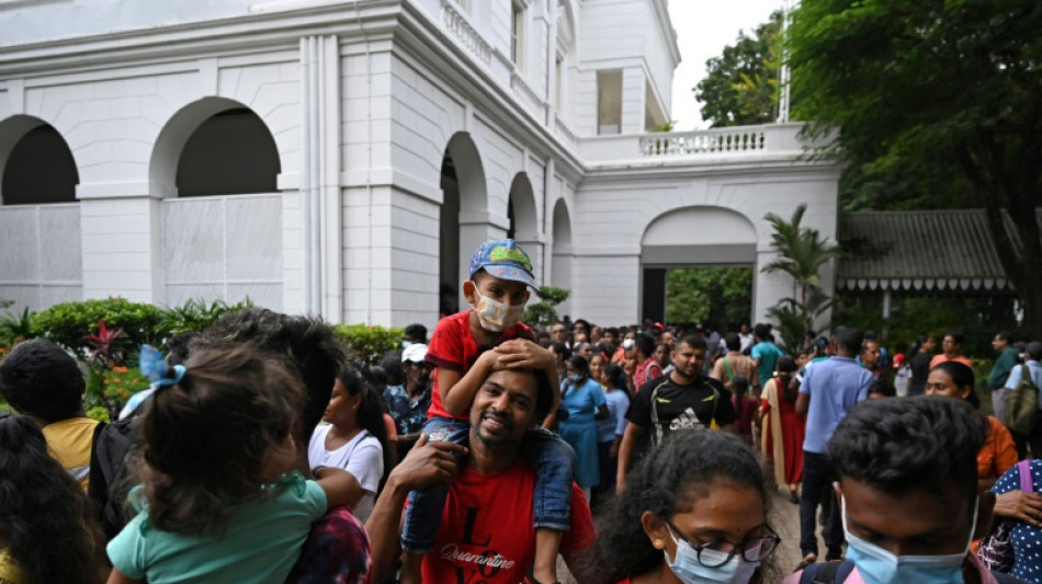 Sri Lanka: le pr&eacute;sident r&eacute;fugi&eacute; pr&egrave;s de l'a&eacute;roport alimentant les rumeurs d'un exil