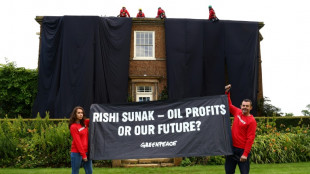 Britische Umweltsch&uuml;tzer h&uuml;llen Haus von Premierminister Sunak in schwarze Laken