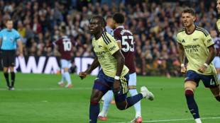 Saka strikes as flawless Arsenal punish troubled Villa