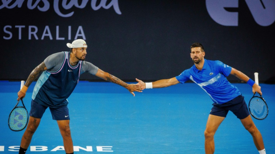 Djokovic inicia temporada em Brisbane com vit&oacute;ria nas duplas ao lado de Kyrgios