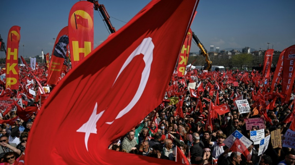 Nach Gro&szlig;kundgebung: T&uuml;rkische Opposition plant landesweit regelm&auml;&szlig;ige Proteste