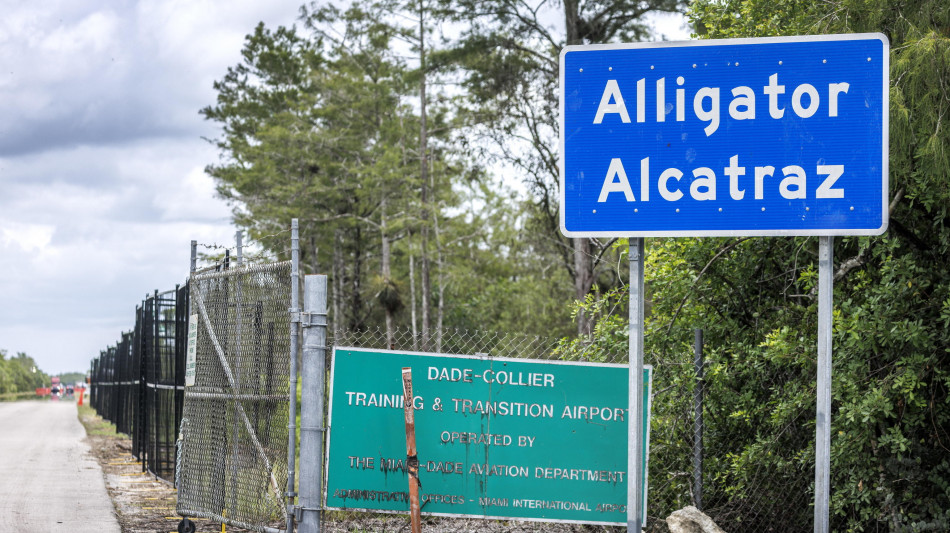 Italiani ad Alligator Alcatraz trasferiti in un altro centro
