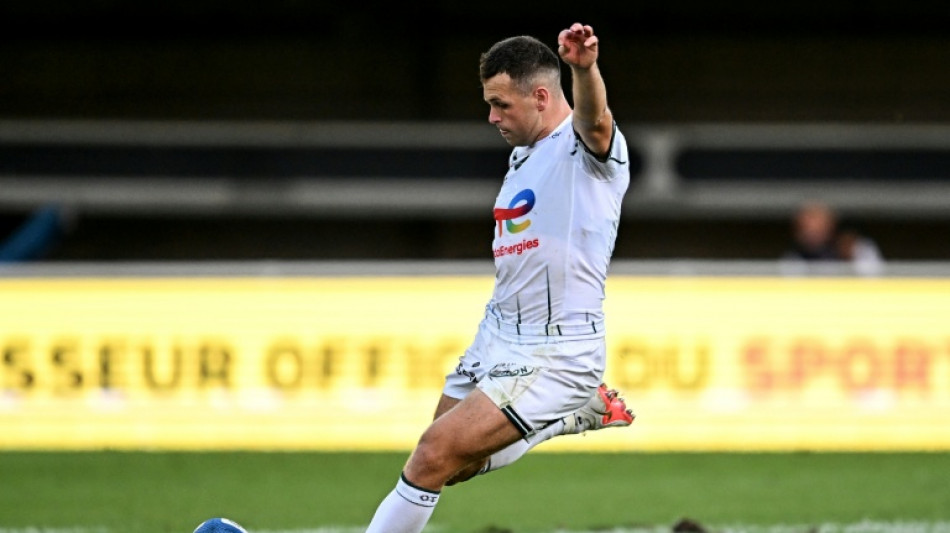 Simmonds stars as Pau upset Montpellier