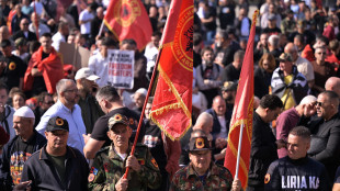 A Pristina manifestanti tentano assalto a sede Ue dopo la condanna a Thaci, respinti