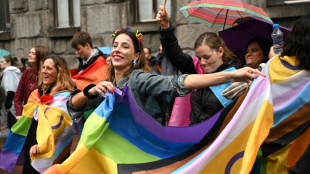 Des milliers de militants LGBTQ+ d&eacute;filent &agrave; Belgrade malgr&eacute; l'interdiction des autorit&eacute;s