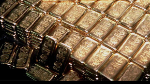 L'oro in aumento a 4.374 dollari, sale anche l'argento