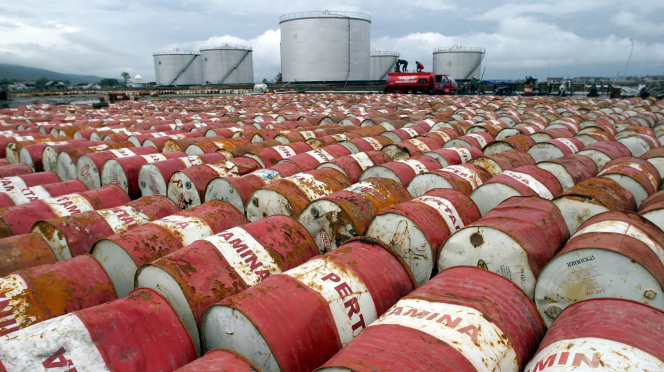 Il petrolio risale a New York del 9,67%, chiude a 95,69 dollari