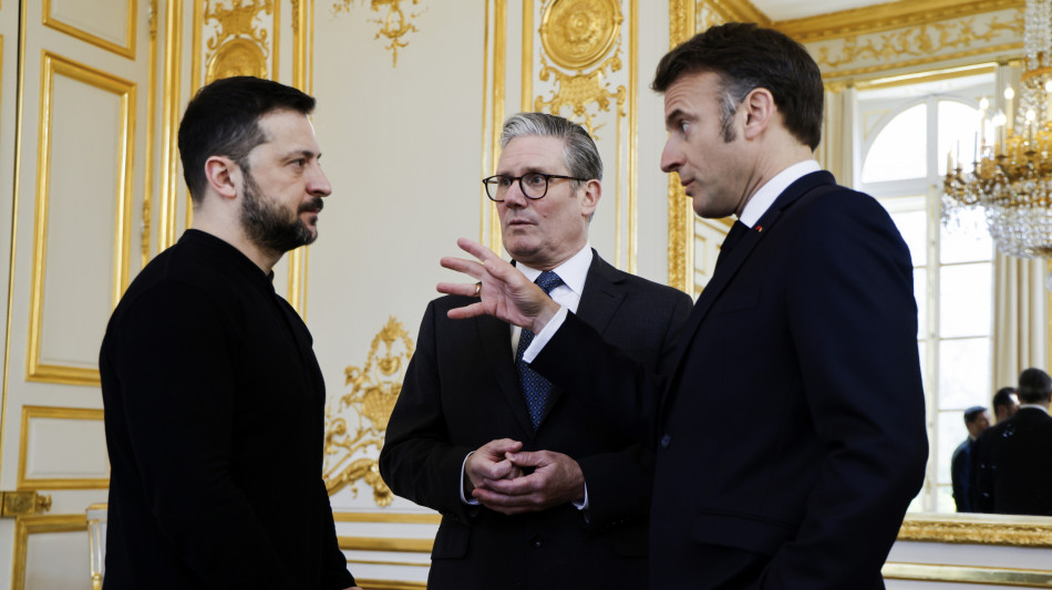 Media,Macron pronto a rappresentare Europa in colloqui con Putin