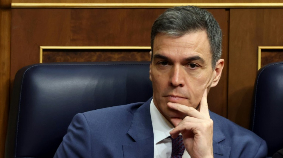 Pedro S&aacute;nchez seguir&aacute; al frente del Gobierno espa&ntilde;ol tras amenazar con dimitir por el acoso a su familia