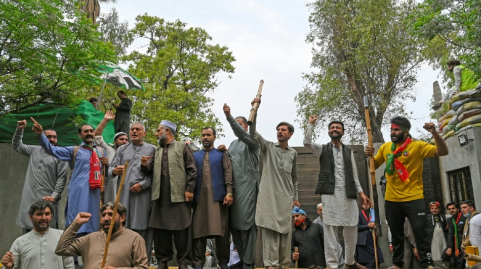 Pakistan : le mandat d'arr&ecirc;t contre l'ex-Premier ministre Khan suspendu