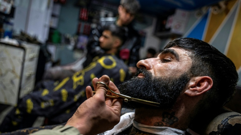 Trabalhadores humanit&aacute;rios s&atilde;o detidos no Afeganist&atilde;o por usar barba muito curta