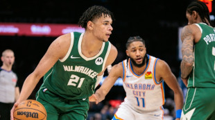 NBA: Dieng et les Bucks font chuter OKC, James signe un triple-double historique