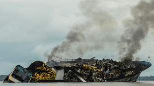 Colombia rescata a 29 tripulantes de incendiado barco de bandera venezolana