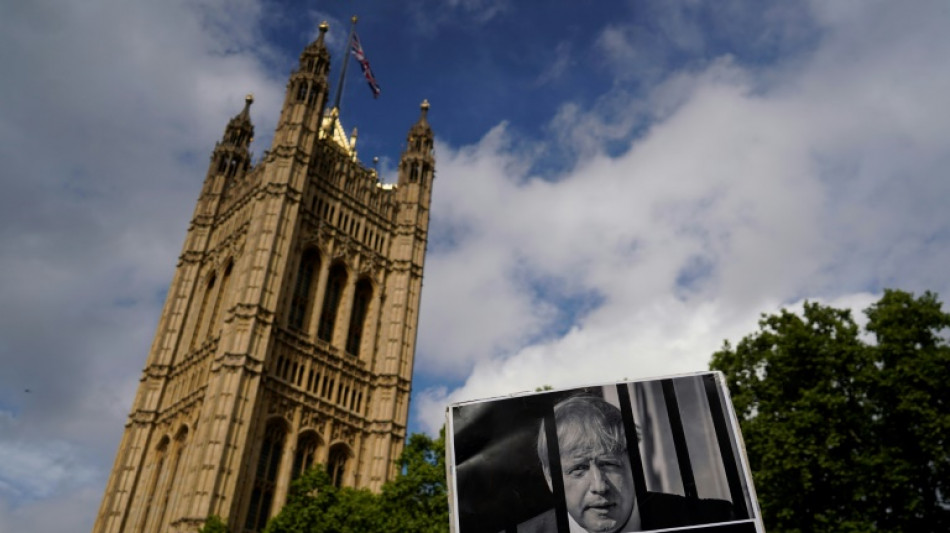 Angeschlagener Johnson ber&auml;t nach &uuml;berstandenem Misstrauensvotum mit Kabinett