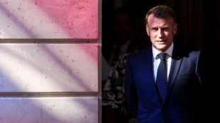 Droits de douane: Macron exprime sa "très vive désapprobation" et appelle l'UE à défendre ses intérêts 