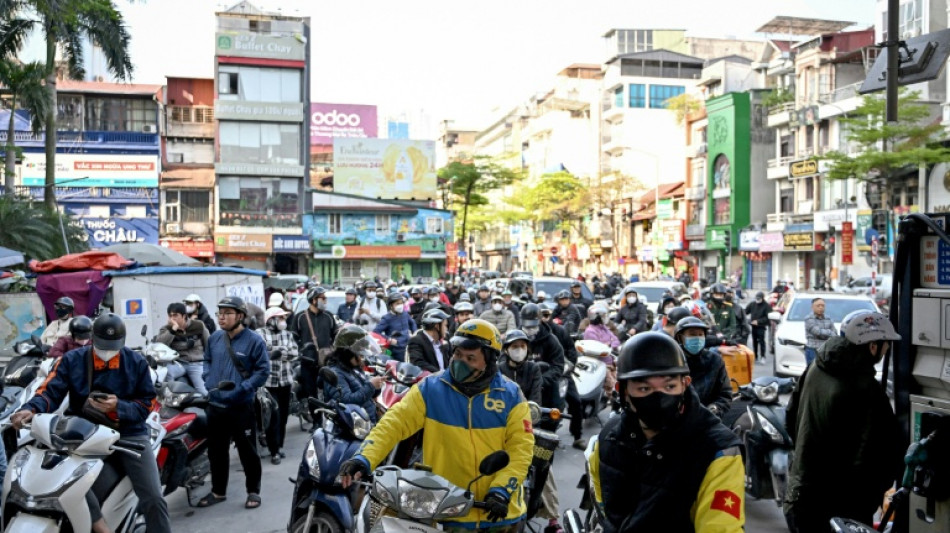 Files d'attentes et rationnements: en Asie, l'inqui&eacute;tude monte aux stations d'essence