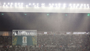 Chuva adia in&iacute;cio do jogo entre M&eacute;xico e Equador no Est&aacute;dio Azteca