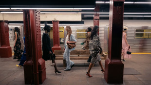 Chanel Metiers d'Art sfila in metro a NY per debutto Blazy