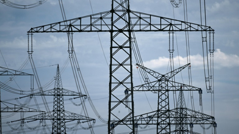 Traktor f&auml;hrt gegen Strommast - teilweiser Stromausfall in Euskirchen