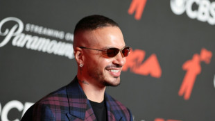 J Balvin se suma al Super Bowl como capit&aacute;n en un partido de flag football
