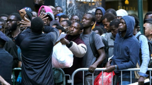 'N&atilde;o h&aacute; espa&ccedil;o': centenas de migrantes aguardam alojamento em Nova York