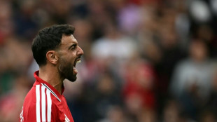 Fernandes hat-trick inspires Man Utd rout of Ipswich