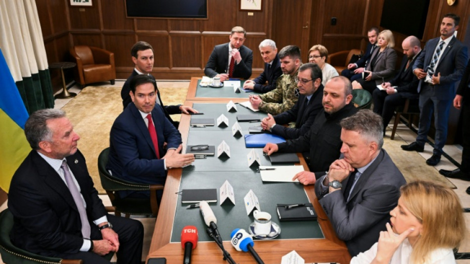 Ucrania negocia en EEUU bajo fuerte presi&oacute;n militar y pol&iacute;tica