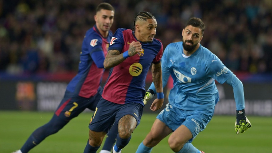 Barcelona atropela Valencia (7-1) e sobe para 3&ordm; no Espanhol
