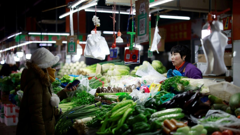 Chine: les prix &agrave; la consommation chutent en f&eacute;vrier, une premi&egrave;re en un an