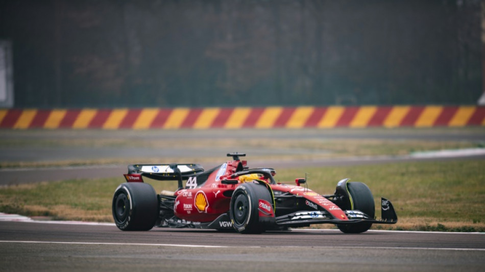 Hamilton pilota Ferrari pela 1&ordf; vez em teste na It&aacute;lia