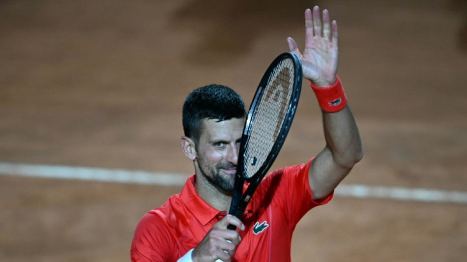 Rome: Djokovic r&eacute;ussit sa rentr&eacute;e, puis re&ccedil;oit une gourde sur la t&ecirc;te en sortant du court