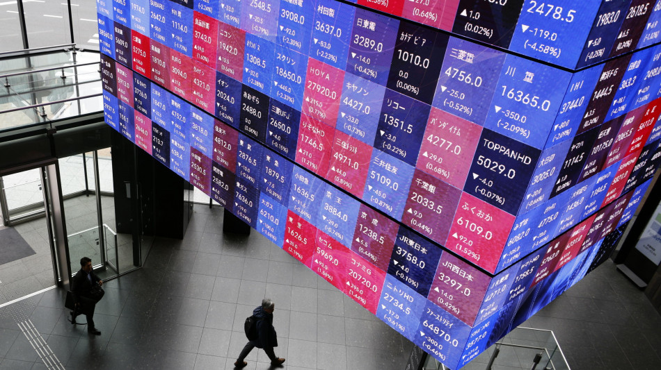 Borsa: l'Asia cade con Tokyo e Seul, l'Europa attesa in rosso