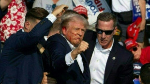 "Una bala me perfor&oacute; la oreja" dice Trump tras tiroteo en un mitin