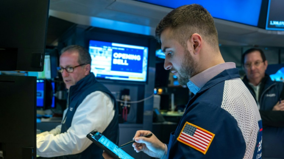 Wall Street termine en ordre dispers&eacute;, attentisme avant un indicateur d'inflation