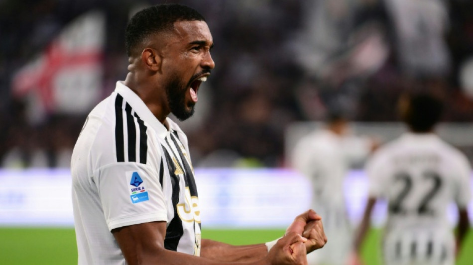 Milan and Juventus end blips with home wins 