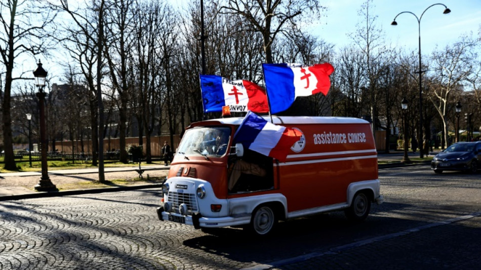 Les convois anti-pass &agrave; Paris, sur les Champs-&Eacute;lys&eacute;es