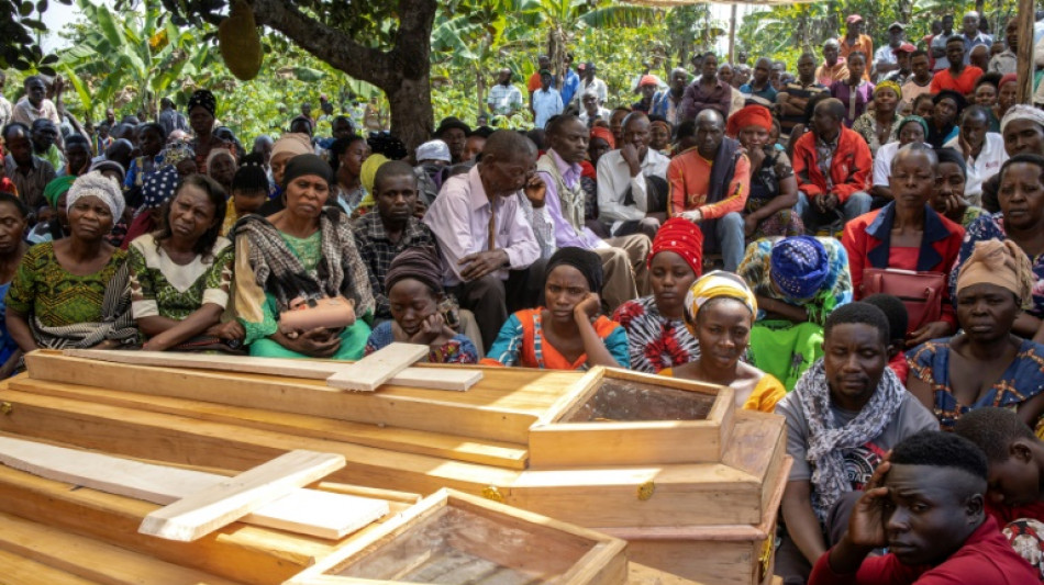 Ouganda: le difficile travail d'identification des victimes de l'attaque jihadiste contre un lyc&eacute;e