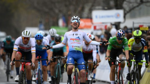 Paris-Nice: Burgaudeau met en échec le peloton dans la 6e étape