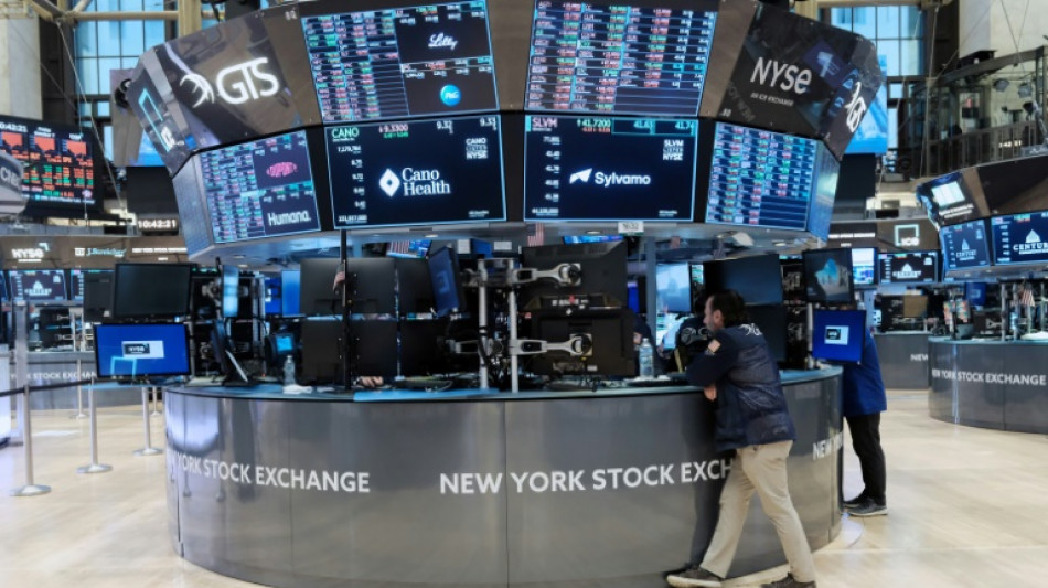 Wall Street glisse l&eacute;g&egrave;rement dans le rouge pour commencer 2023