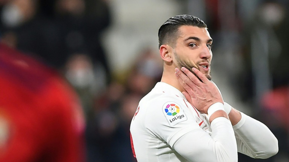 Jogador do Valencia Rafa Mir &eacute; detido por suposta agress&atilde;o sexual