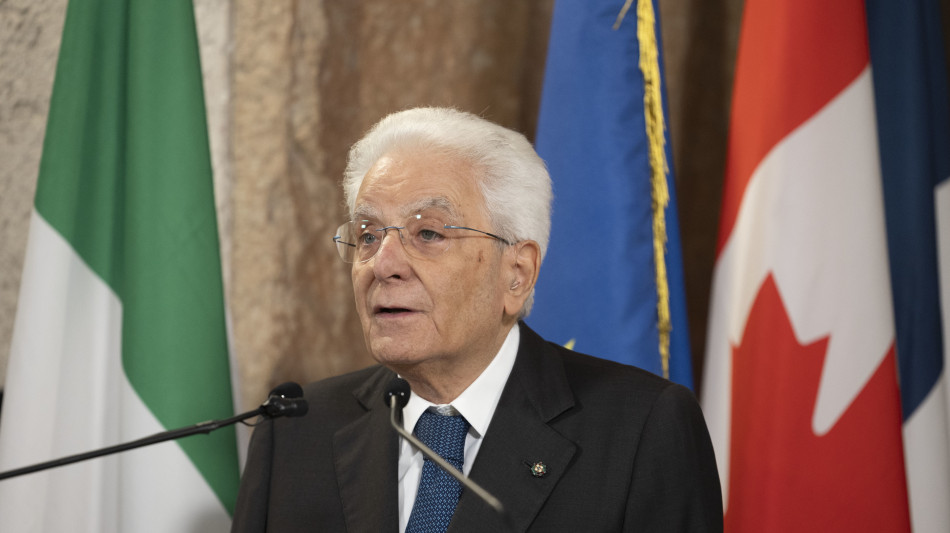 Mattarella, 'abbattere debito necessit&agrave; ineludibile'