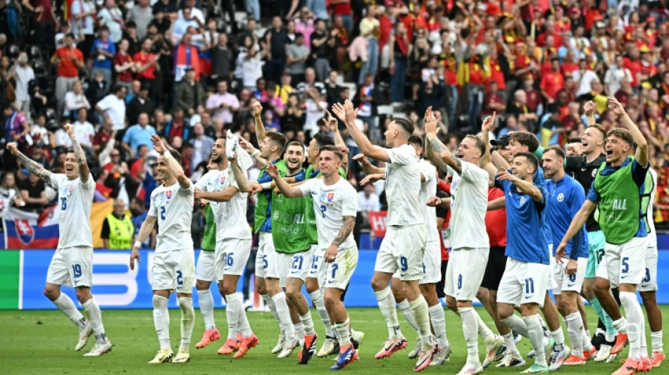 B&eacute;lgica estreia na Euro com derrota para Eslov&aacute;quia (1-0)