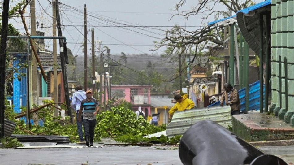 Poderoso huracán Ian deja destrozos en occidente de Cuba