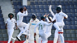 Williamson keeps New Zealand afloat in first Bangladesh Test