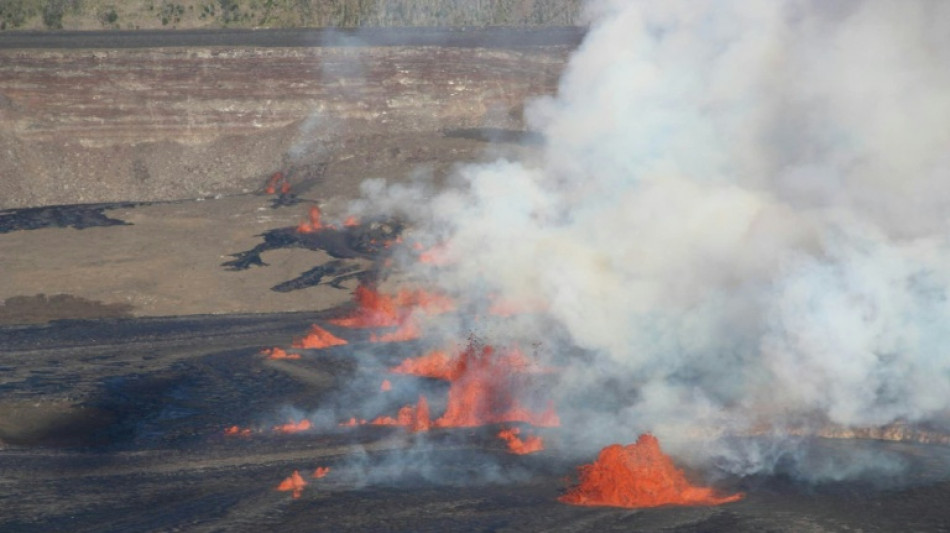 Fuentes de lava brotan del volc&aacute;n Kilauea de Haw&aacute;i, que se acerca a un a&ntilde;o de erupci&oacute;n